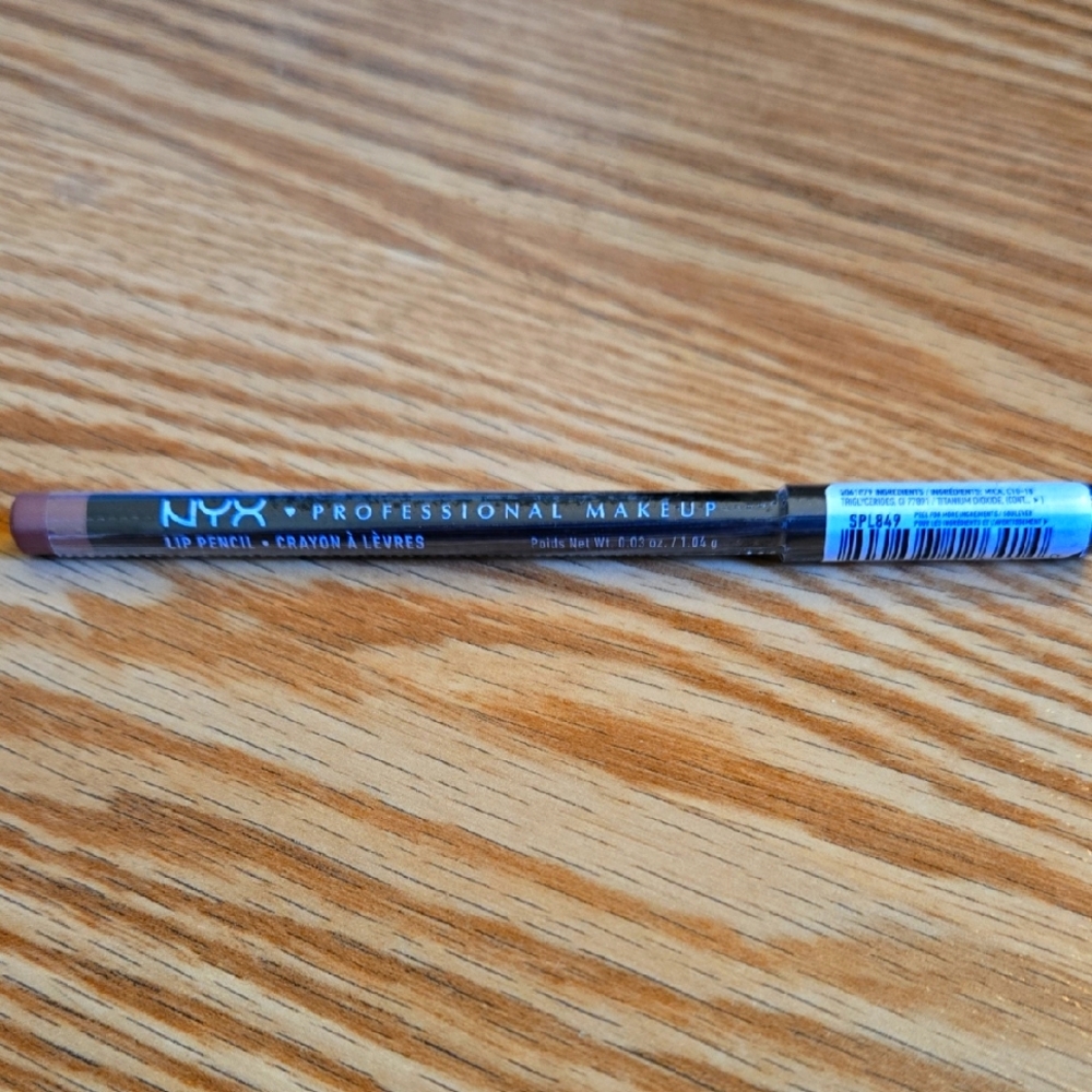 Slim Lip Pencil in Beige